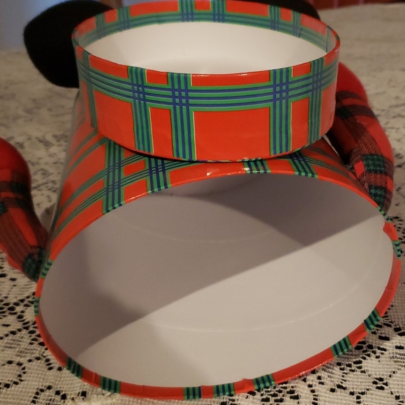 Christmas Box with Arms and Feet. - Picture 3 of 5